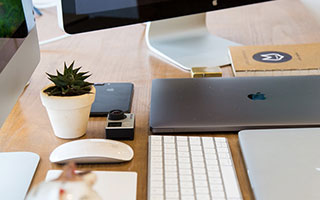 今日吃瓜：从农村杀猪宴到AI谄媚，安全感成消费新动力