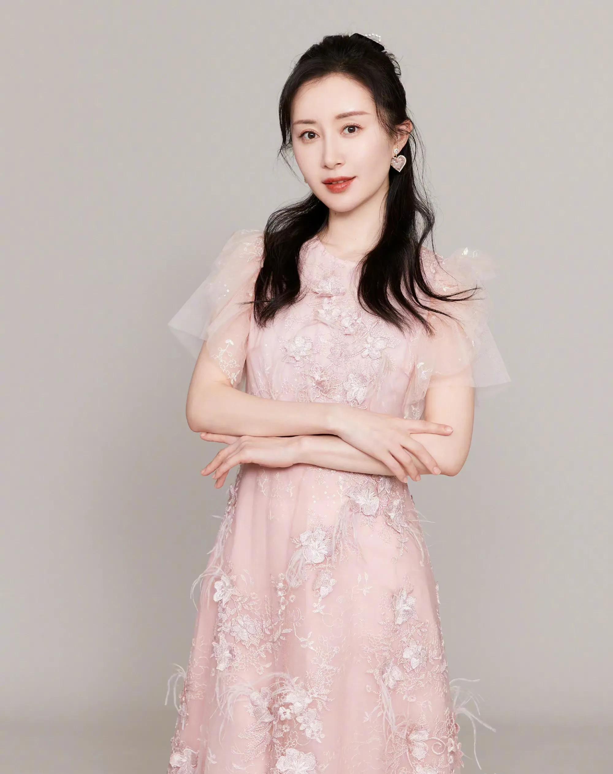 35岁以上未婚女星名单_现代优秀女性单身原因_哪位女明星是单身