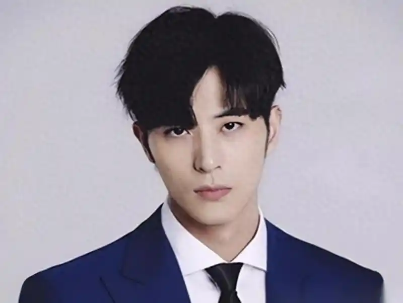 辜负张天爱又牵扯古力娜扎？男星新恋情曝光，感情经历为啥总惹争议