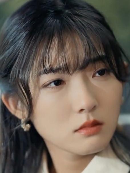 顶流女星官宣闪婚！嫁小17岁素人男友，全网炸锅了