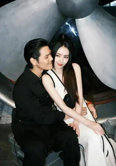 狗仔拍到明星黑料为啥不威胁呢,_狗仔拍向佐出轨视频_向太回应儿子出轨事件