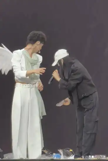 伊能静直播真实状态_女明星直播间_女明星卸妆前后对比